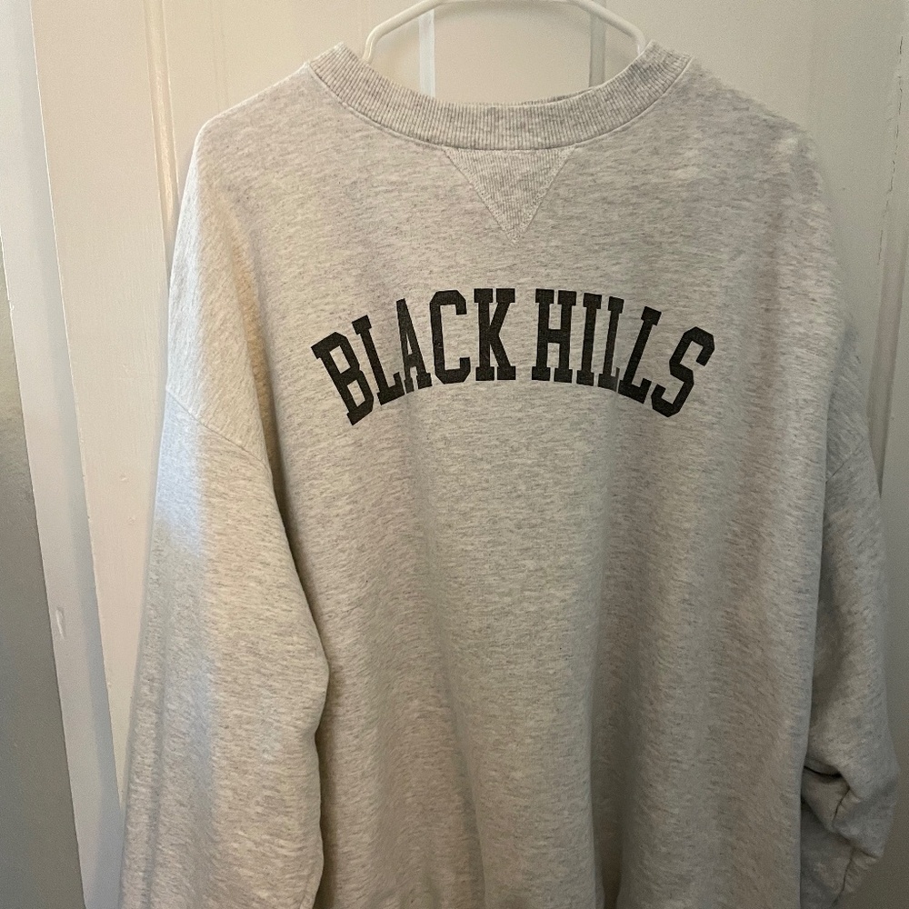 Champion Oversized Crewneck Sweatshirt BLACK HILLS South Dakota